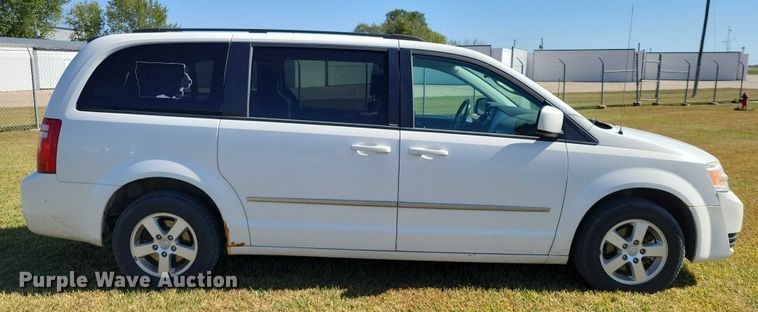 image for item DZ6660 2010 Dodge Grand Caravan van