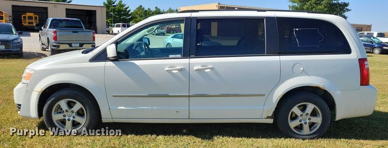 image for item DZ6660 2010 Dodge Grand Caravan van