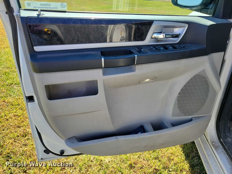 image for item DZ6660 2010 Dodge Grand Caravan van