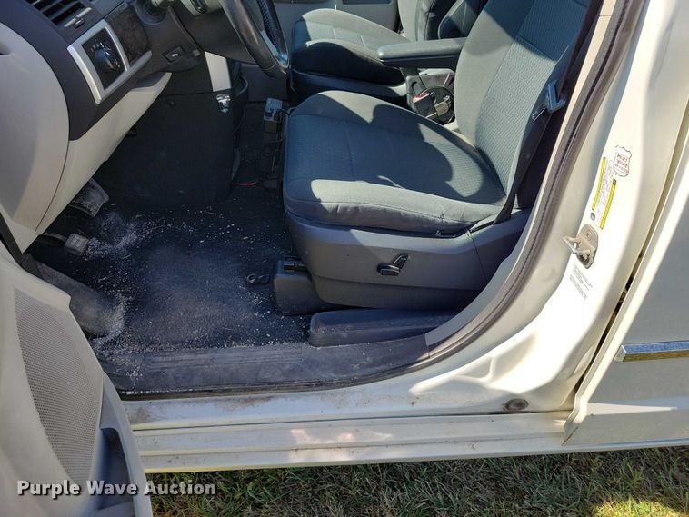 image for item DZ6660 2010 Dodge Grand Caravan van