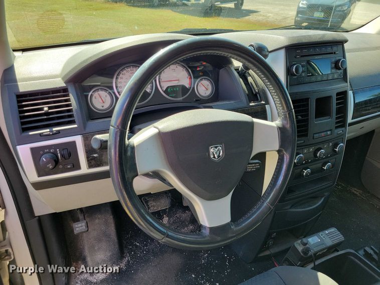 image for item DZ6660 2010 Dodge Grand Caravan van