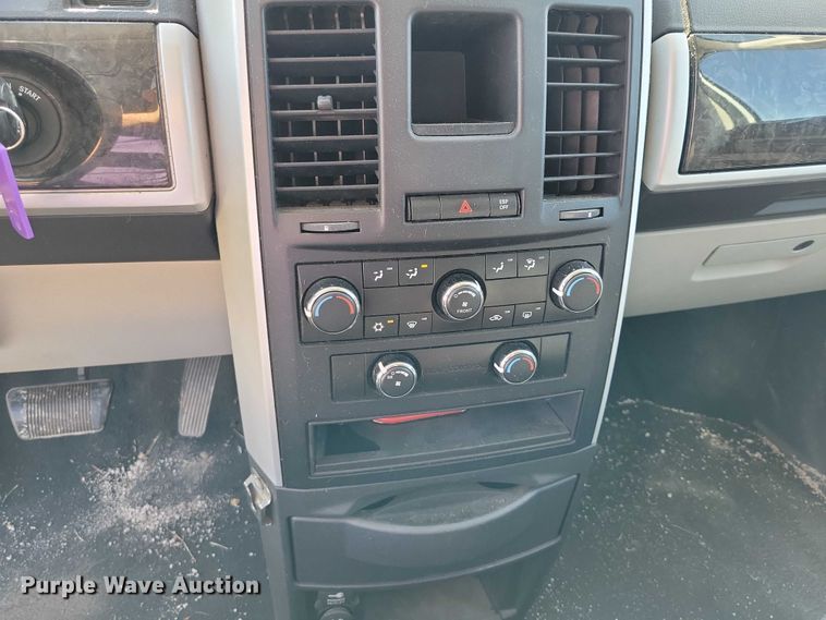 image for item DZ6660 2010 Dodge Grand Caravan van