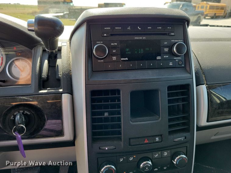 image for item DZ6660 2010 Dodge Grand Caravan van