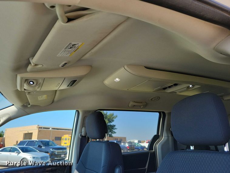 image for item DZ6660 2010 Dodge Grand Caravan van