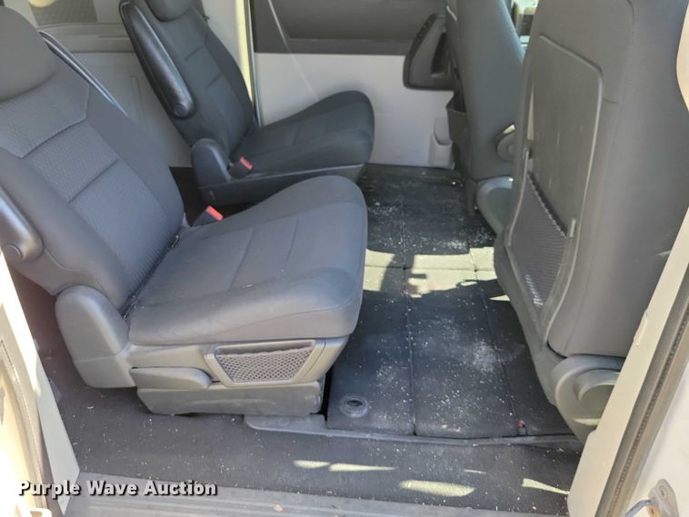 image for item DZ6660 2010 Dodge Grand Caravan van