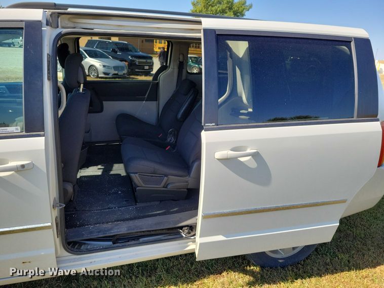 image for item DZ6660 2010 Dodge Grand Caravan van