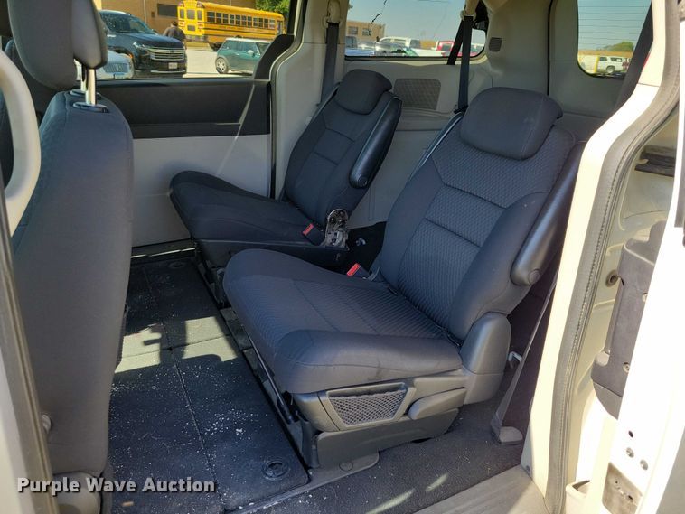 image for item DZ6660 2010 Dodge Grand Caravan van