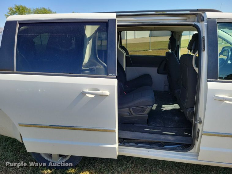 image for item DZ6660 2010 Dodge Grand Caravan van