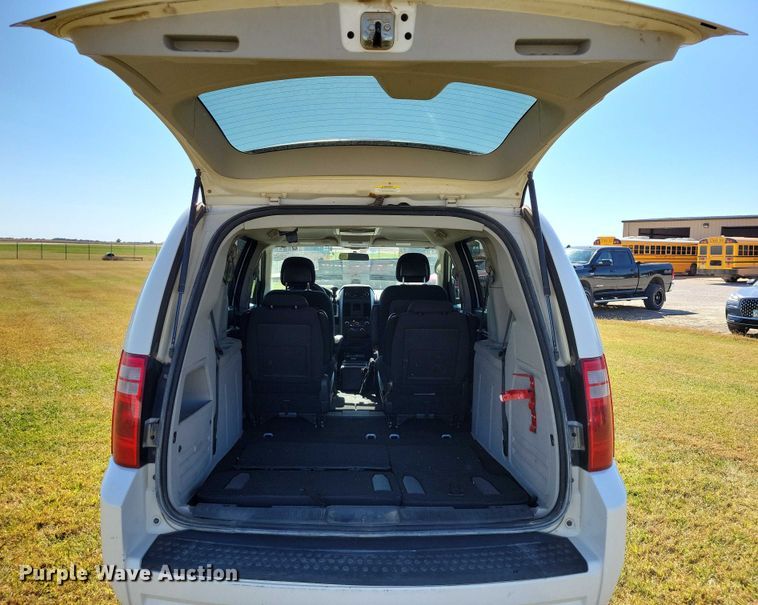 image for item DZ6660 2010 Dodge Grand Caravan van