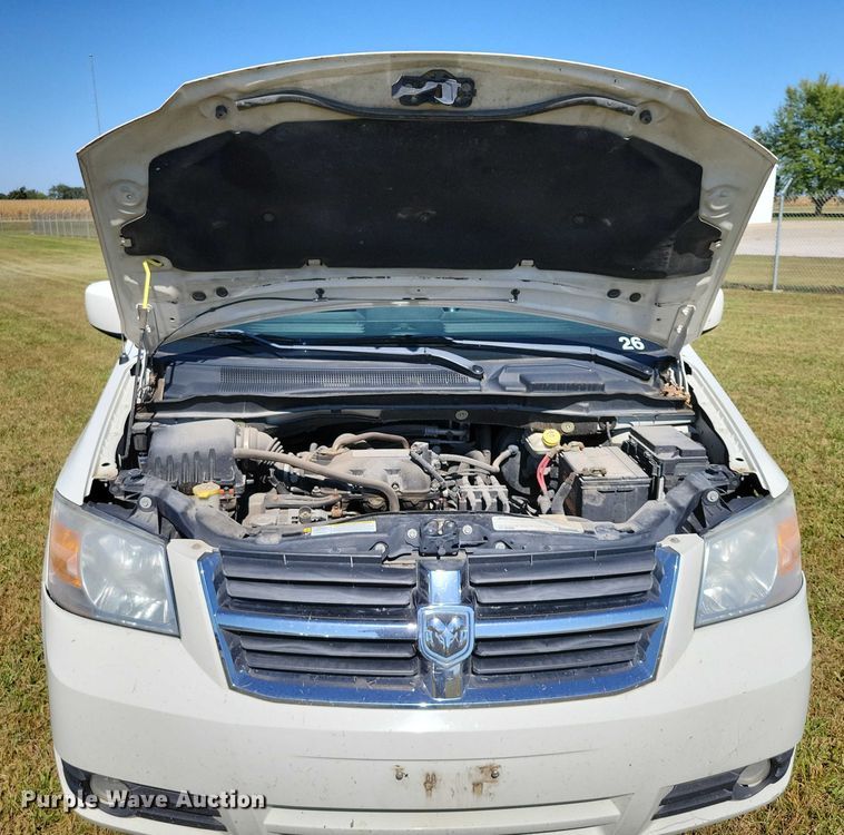 image for item DZ6660 2010 Dodge Grand Caravan van