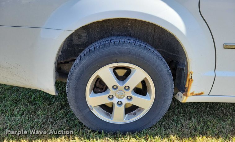 image for item DZ6660 2010 Dodge Grand Caravan van