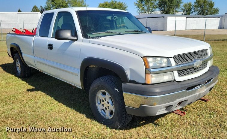 image for item DZ6661 2003 Chevrolet  Silverado 1500 Ext. Cab pickup truck