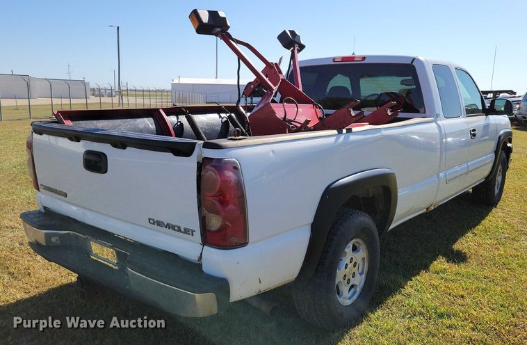 image for item DZ6661 2003 Chevrolet  Silverado 1500 Ext. Cab pickup truck