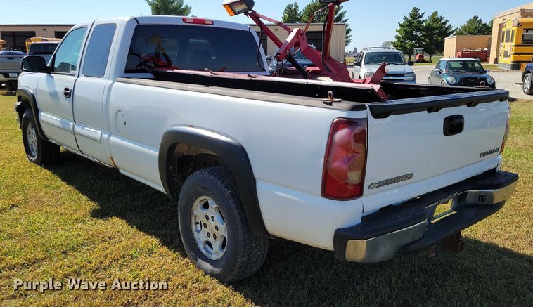 image for item DZ6661 2003 Chevrolet  Silverado 1500 Ext. Cab pickup truck