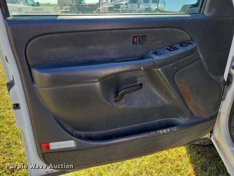 image for item DZ6661 2003 Chevrolet  Silverado 1500 Ext. Cab pickup truck