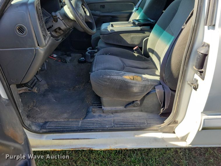 image for item DZ6661 2003 Chevrolet  Silverado 1500 Ext. Cab pickup truck