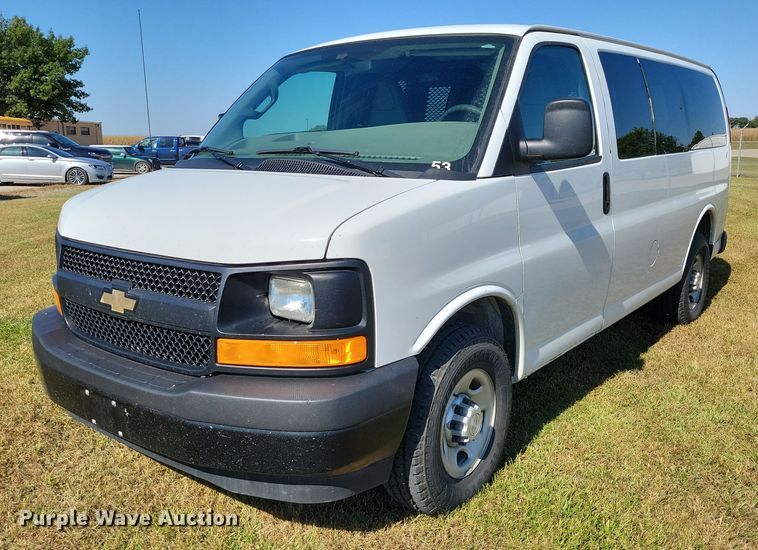 image for item DZ6662 2017 Chevrolet  Express van