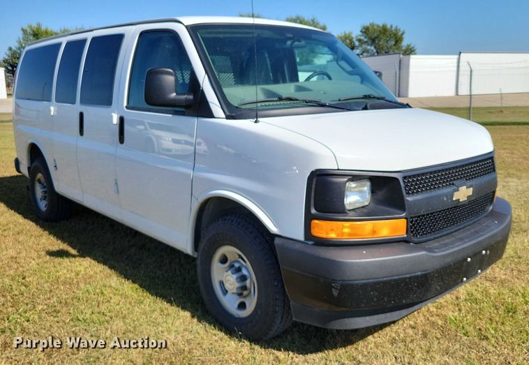 image for item DZ6662 2017 Chevrolet  Express van