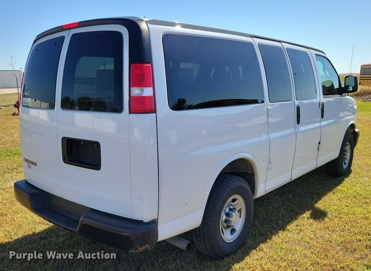 image for item DZ6662 2017 Chevrolet  Express van