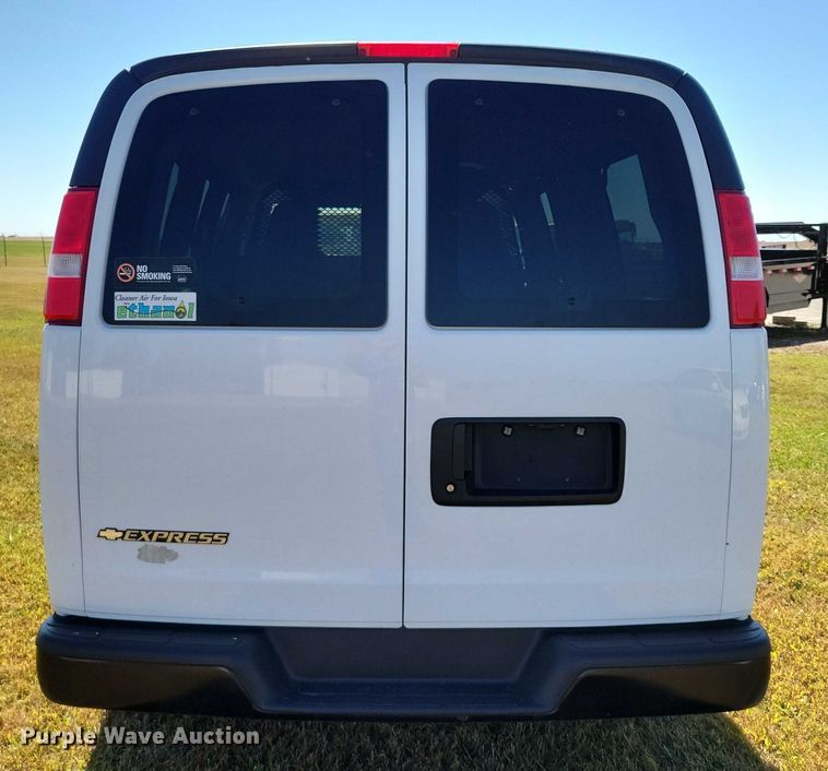 image for item DZ6662 2017 Chevrolet  Express van