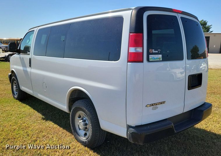 image for item DZ6662 2017 Chevrolet  Express van