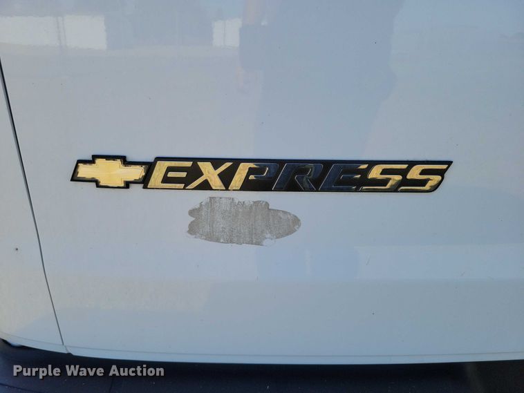 image for item DZ6662 2017 Chevrolet  Express van