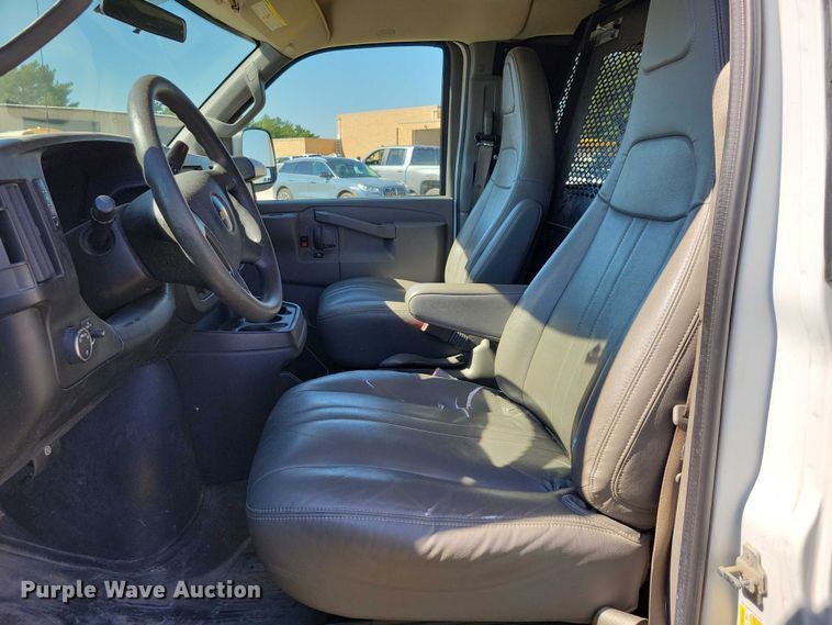 image for item DZ6662 2017 Chevrolet  Express van