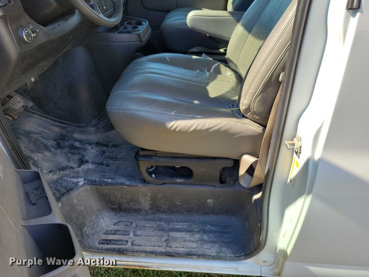 image for item DZ6662 2017 Chevrolet  Express van