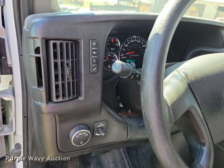 image for item DZ6662 2017 Chevrolet  Express van