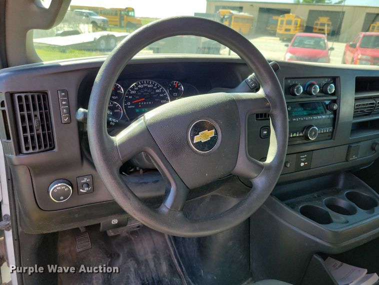 image for item DZ6662 2017 Chevrolet  Express van