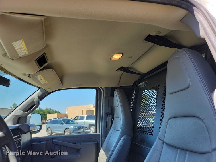 image for item DZ6662 2017 Chevrolet  Express van