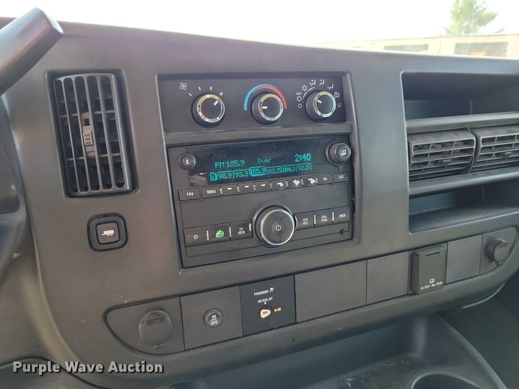 image for item DZ6662 2017 Chevrolet  Express van