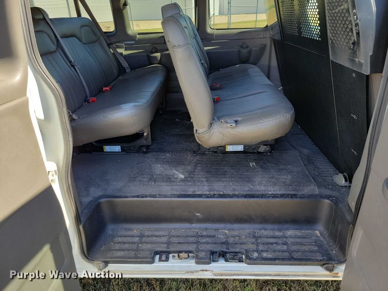 image for item DZ6662 2017 Chevrolet  Express van