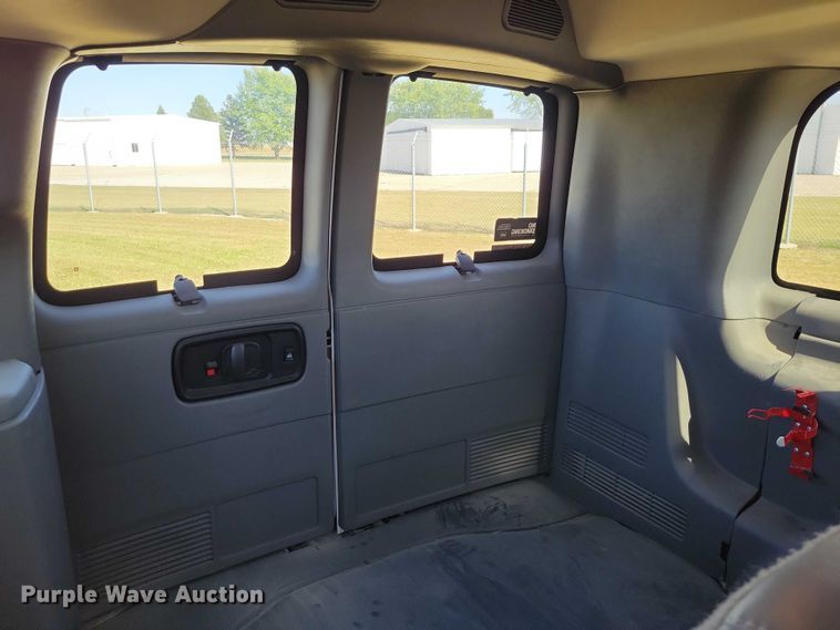 image for item DZ6662 2017 Chevrolet  Express van