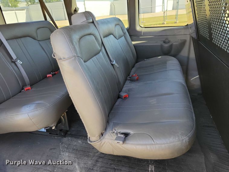 image for item DZ6662 2017 Chevrolet  Express van