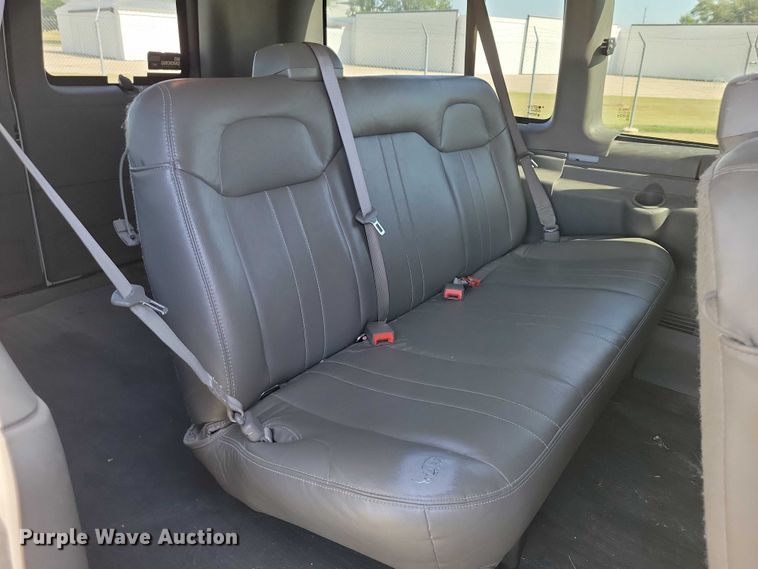 image for item DZ6662 2017 Chevrolet  Express van