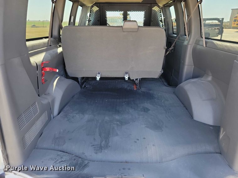 image for item DZ6662 2017 Chevrolet  Express van