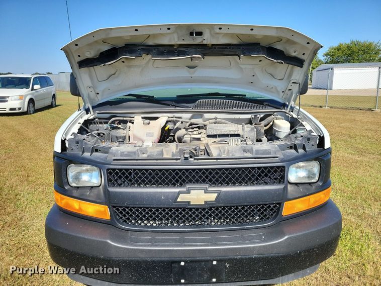 image for item DZ6662 2017 Chevrolet  Express van