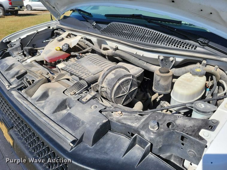 image for item DZ6662 2017 Chevrolet  Express van