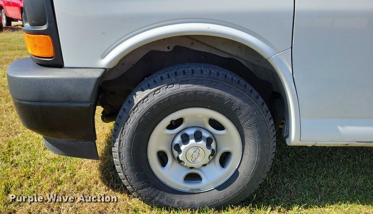 image for item DZ6662 2017 Chevrolet  Express van
