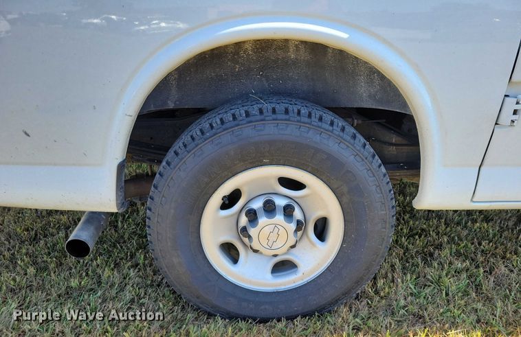 image for item DZ6662 2017 Chevrolet  Express van