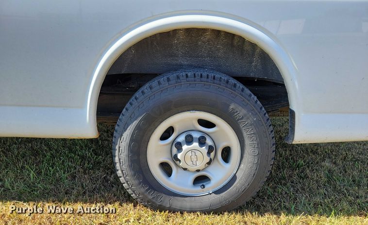 image for item DZ6662 2017 Chevrolet  Express van