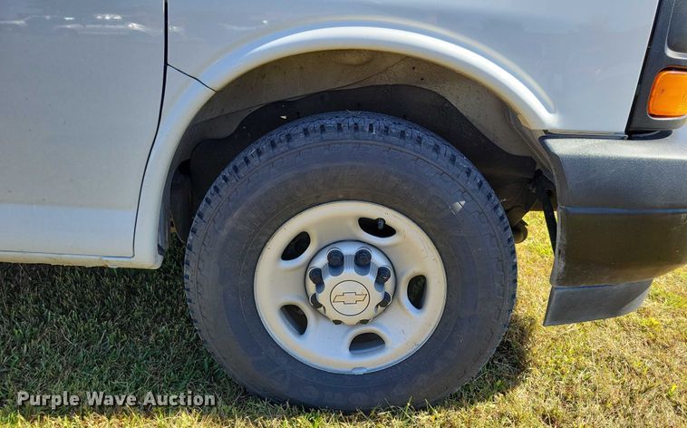 image for item DZ6662 2017 Chevrolet  Express van