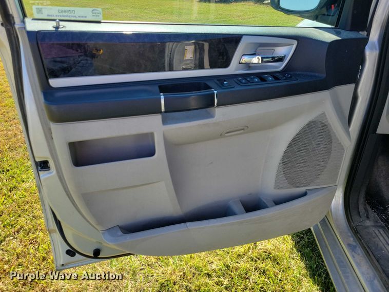 image for item DZ6663 2010 Dodge Grand Caravan  van