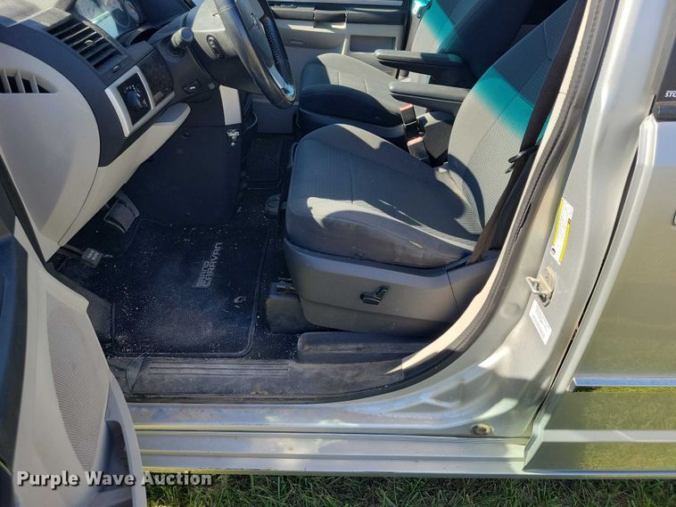 image for item DZ6663 2010 Dodge Grand Caravan  van