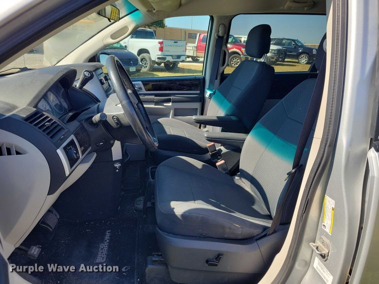 image for item DZ6663 2010 Dodge Grand Caravan  van