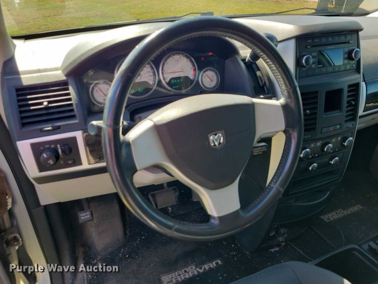 image for item DZ6663 2010 Dodge Grand Caravan  van