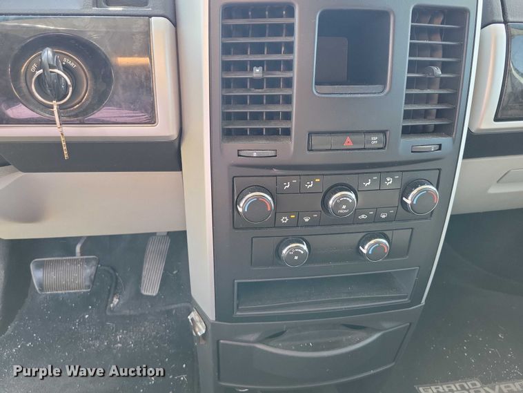 image for item DZ6663 2010 Dodge Grand Caravan  van