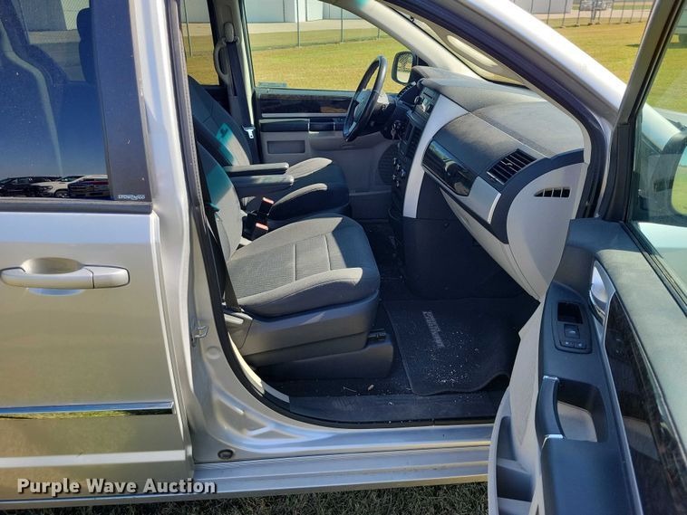 image for item DZ6663 2010 Dodge Grand Caravan  van