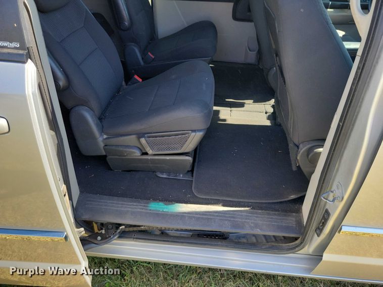 image for item DZ6663 2010 Dodge Grand Caravan  van